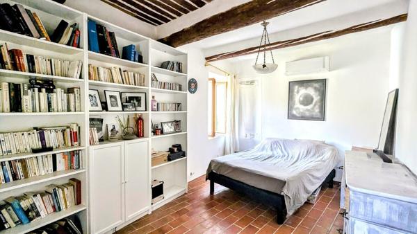 Grande maison de village avec terrasse