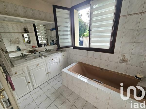 Maison à vendre 10 pièces 178 m² Saint-Fargeau-Ponthierry