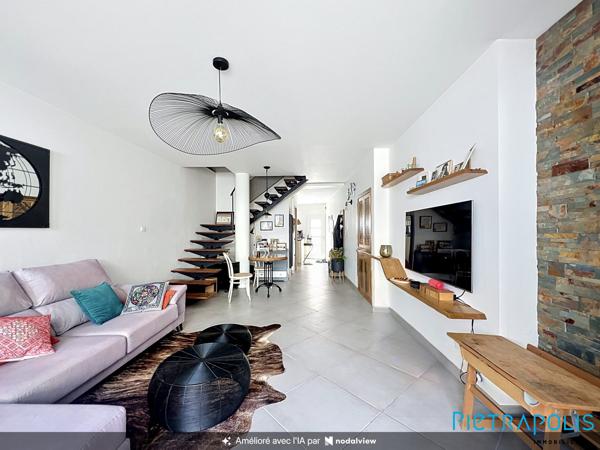 SAUSSAN : Maison de village T4 en R+2 avec Jardin