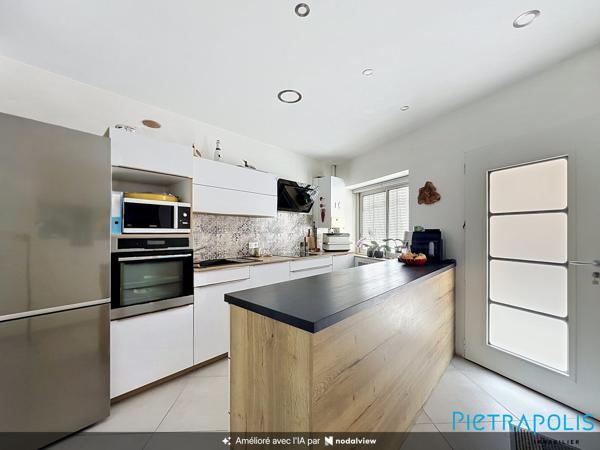 SAUSSAN : Maison de village T4 en R+2 avec Jardin