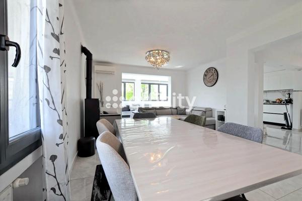 Maison
         8 pièces
        - 240 m² 540 000 € *