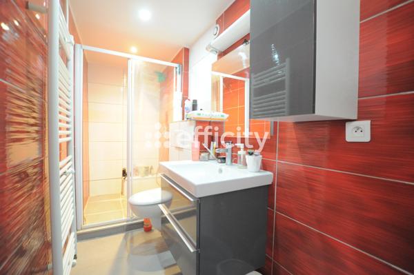 Maison
         8 pièces
        - 240 m² 540 000 € *