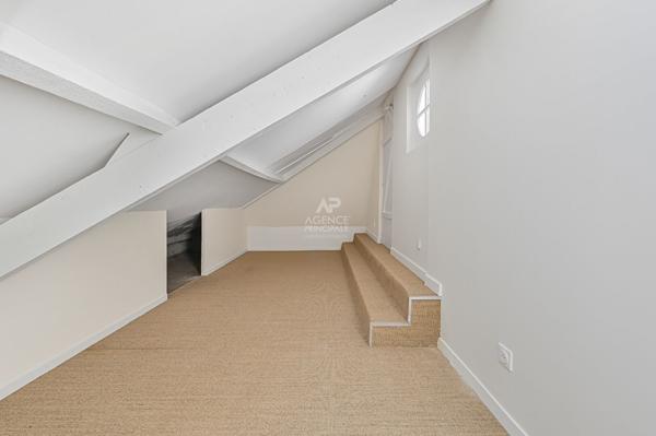 Maison de ville à Nanterre 109 m² (89 m² carrez)-IDEAL PROFESSION LIBERALE 599 000 € **  - Référence  15431