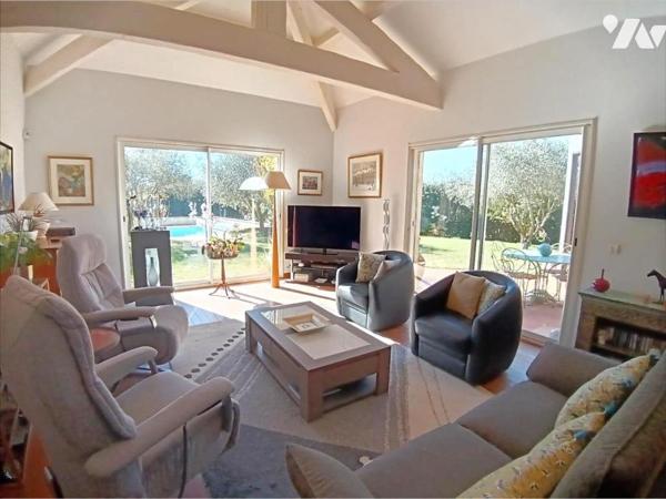 MONTELIMAR maison 180 m2 av piscine et 2424 m2 de terrain