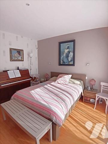 MONTELIMAR maison 180 m2 av piscine et 2424 m2 de terrain