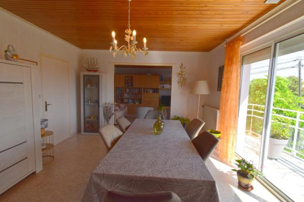 BEAUVOIR SUR MER ( 85 ) proche centre ville entre CHALLANS et NOIRMOUTIER Maison à VENDRE en vente à terme libre , 3 chambres , 2 WC , garage terrain clos 800 m² puits