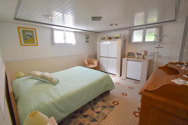 BEAUVOIR SUR MER ( 85 ) proche centre ville entre CHALLANS et NOIRMOUTIER Maison à VENDRE en vente à terme libre , 3 chambres , 2 WC , garage terrain clos 800 m² puits