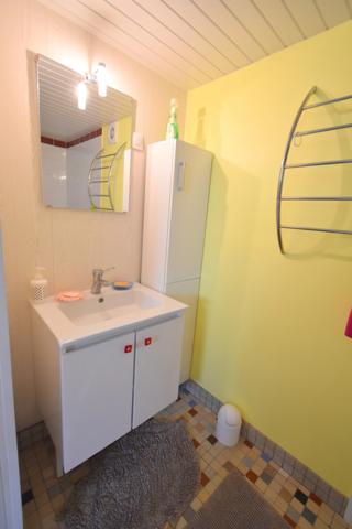 BEAUVOIR SUR MER ( 85 ) proche centre ville entre CHALLANS et NOIRMOUTIER Maison à VENDRE en vente à terme libre , 3 chambres , 2 WC , garage terrain clos 800 m² puits