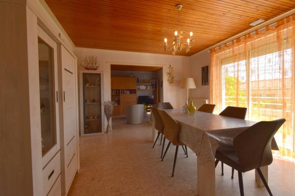 BEAUVOIR SUR MER ( 85 ) proche centre ville entre CHALLANS et NOIRMOUTIER Maison à VENDRE en vente à terme libre , 3 chambres , 2 WC , garage terrain clos 800 m² puits