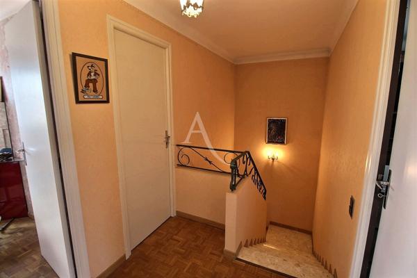 VILLA D'ARCHITECTE AVEC UN POTENTIEL DE 230 M² SUR TERRAIN PISCINABLE