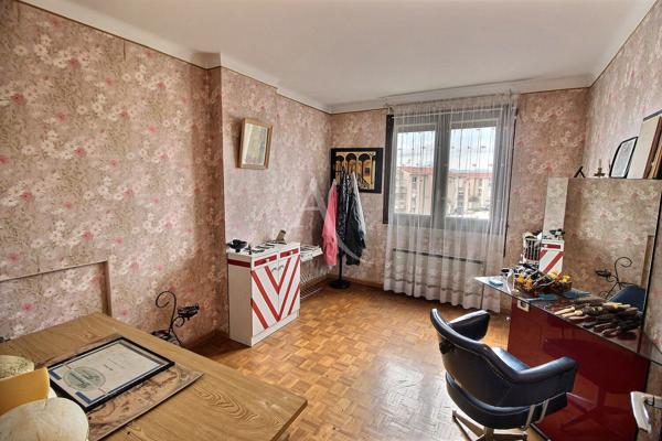 VILLA D'ARCHITECTE AVEC UN POTENTIEL DE 230 M² SUR TERRAIN PISCINABLE