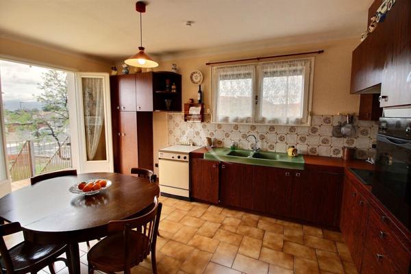 VILLA D'ARCHITECTE AVEC UN POTENTIEL DE 230 M² SUR TERRAIN PISCINABLE