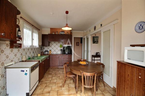 VILLA D'ARCHITECTE AVEC UN POTENTIEL DE 230 M² SUR TERRAIN PISCINABLE