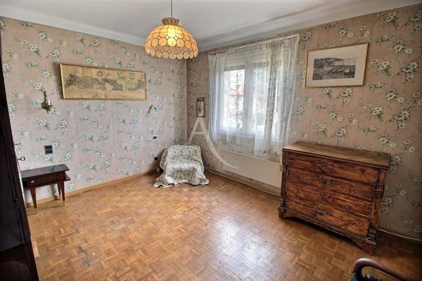 VILLA D'ARCHITECTE AVEC UN POTENTIEL DE 230 M² SUR TERRAIN PISCINABLE