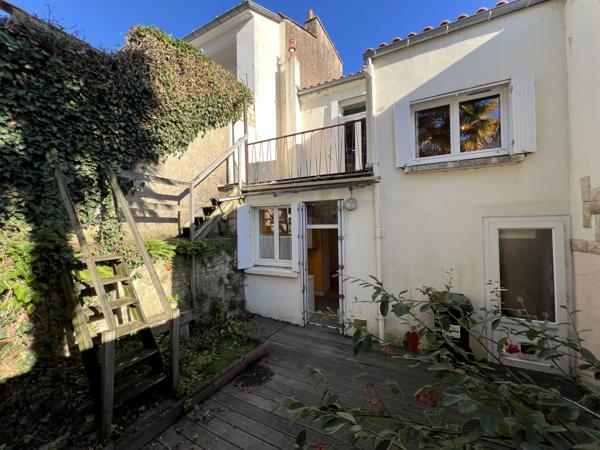 Maison
                                                                                                                                                                                                                                                                                                                        3 pièce(s)                                                                                                                                                                                                          2 chambre(s)                                                                                                                                                                                                          80  m²