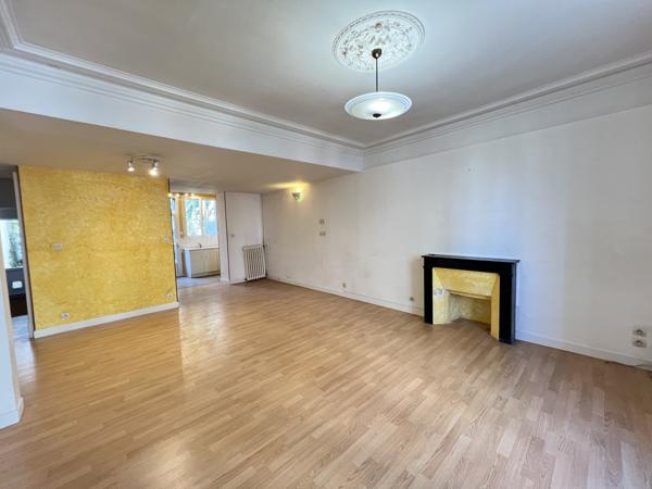 Maison
                                                                                                                                                                                                                                                                                                                        3 pièce(s)                                                                                                                                                                                                          2 chambre(s)                                                                                                                                                                                                          80  m²