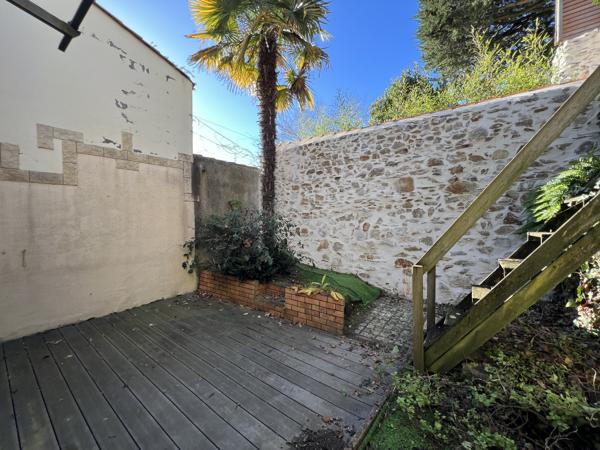 Maison
                                                                                                                                                                                                                                                                                                                        3 pièce(s)                                                                                                                                                                                                          2 chambre(s)                                                                                                                                                                                                          80  m²