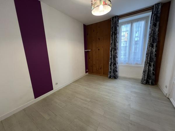 Maison
                                                                                                                                                                                                                                                                                                                        3 pièce(s)                                                                                                                                                                                                          2 chambre(s)                                                                                                                                                                                                          80  m²