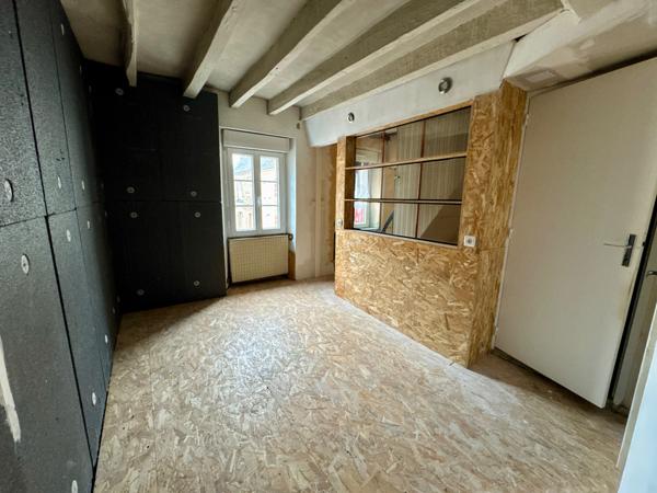 Maison en pierres une chambre et bureau avec terrasse et jardin de 295m2