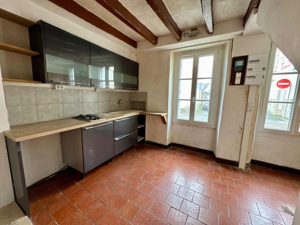 Maison en pierres une chambre et bureau avec terrasse et jardin de 295m2