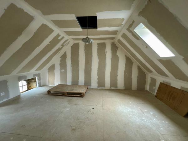 Maison en pierres une chambre et bureau avec terrasse et jardin de 295m2