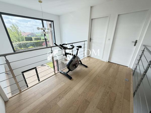 Maison 5 pièce(s) 3 chambre(s) 143 m²