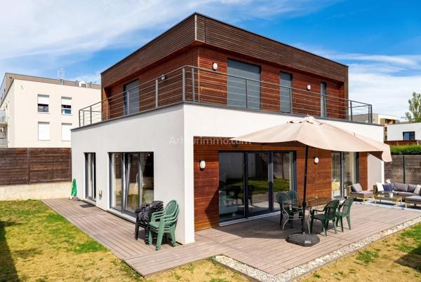 Vente                                                      Maison
                        
                     5 pièces                      142 m2                     à Wintzenheim