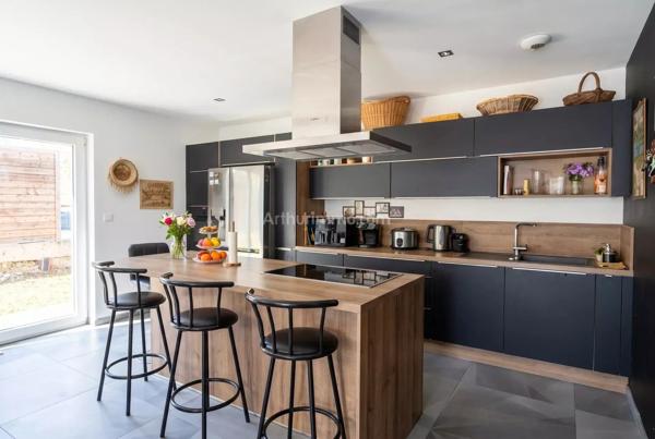 Vente                                                      Maison
                        
                     5 pièces                      142 m2                     à Wintzenheim
