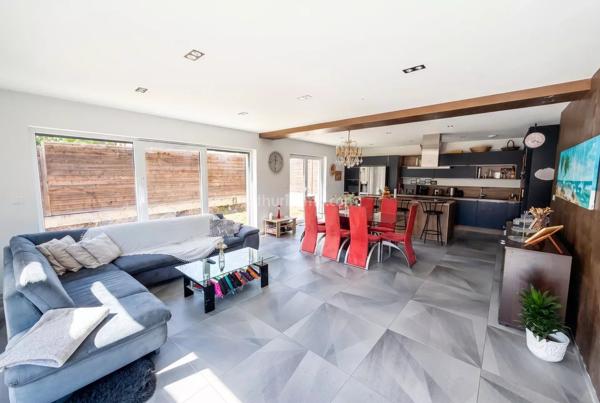 Vente                                                      Maison
                        
                     5 pièces                      142 m2                     à Wintzenheim