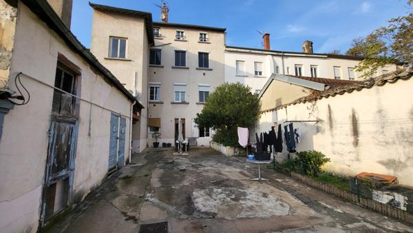 APPARTEMENT AVEC EXTERIEUR