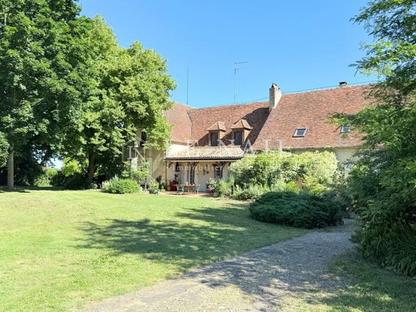 Belle propriété du XIXème siècle avec activité de chambres d’hôtes et gîte — Vallée de la Dordogne