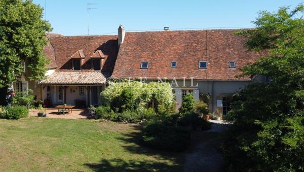 Belle propriété du XIXème siècle avec activité de chambres d’hôtes et gîte — Vallée de la Dordogne