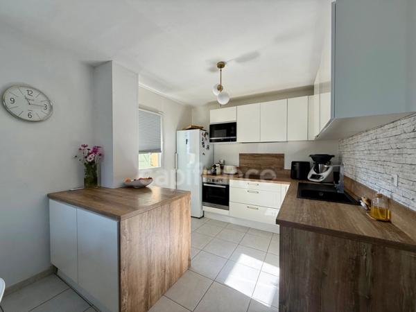 Appartement de 124 m2 à vendre 5 pièces Jardin 556 m2 Piscine VILLELAURE (84)