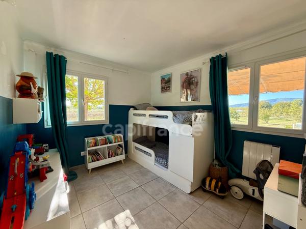 Appartement de 124 m2 à vendre 5 pièces Jardin 556 m2 Piscine VILLELAURE (84)