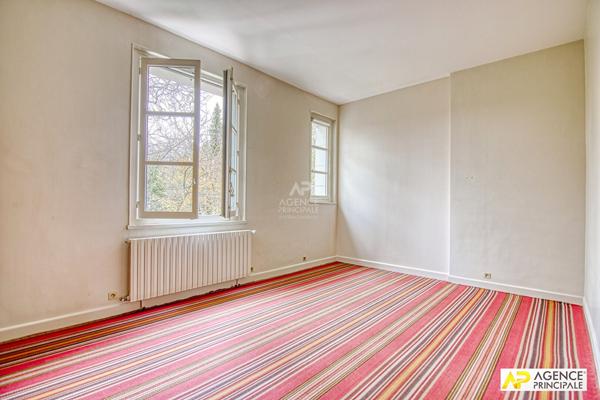 Versailles Glatigny Appartement d'exception duplex 6 pièces 155.44 m² carrez situé au 1er et dernier étage d'une propriété divisée "La Villa Romaine" . En dépendance : 2 caves, chambre de service, jardin privatif et place de parking €1 395 000 ** - Référence 27208