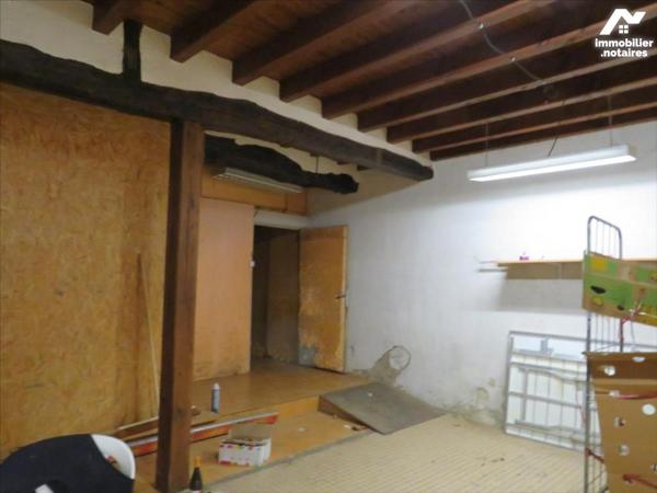 VIC-FEZENSAC, immeuble avec local commercial .