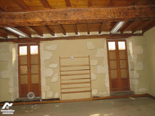 VIC-FEZENSAC, immeuble avec local commercial .