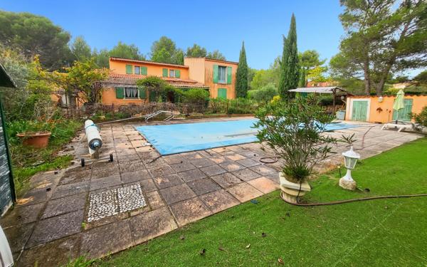 Maison à vendre    6 pièces •  Lambesc