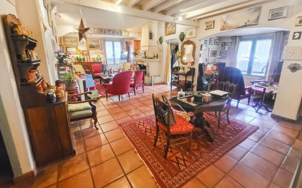 Maison à vendre    6 pièces •  Lambesc