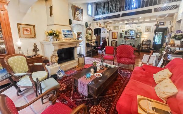 Maison à vendre    6 pièces •  Lambesc