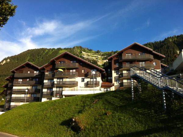 Appartement Lumineux avec Vue Imprenable sur le Lac Léman, entièrement Rénové et Idéalement Situé !