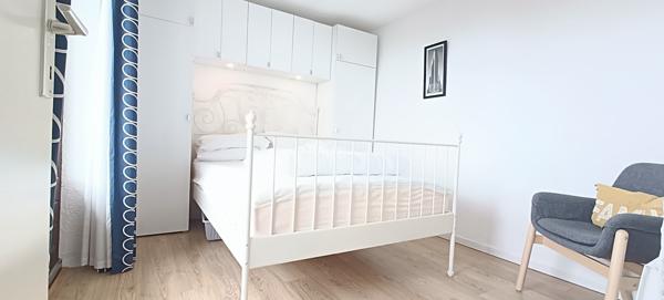 Appartement Lumineux avec Vue Imprenable sur le Lac Léman, entièrement Rénové et Idéalement Situé !