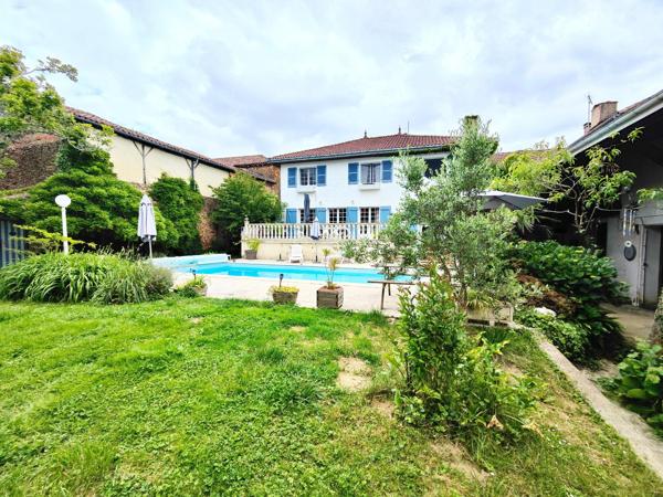 T8 rénové au calme, piscine, garage