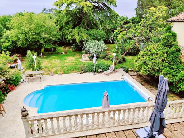 T8 rénové au calme, piscine, garage