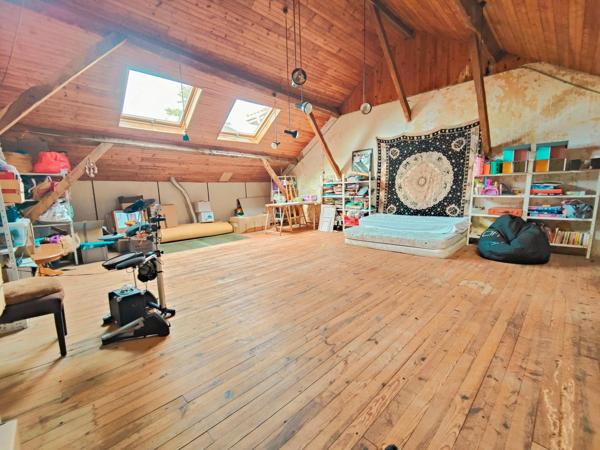 T8 rénové au calme, piscine, garage