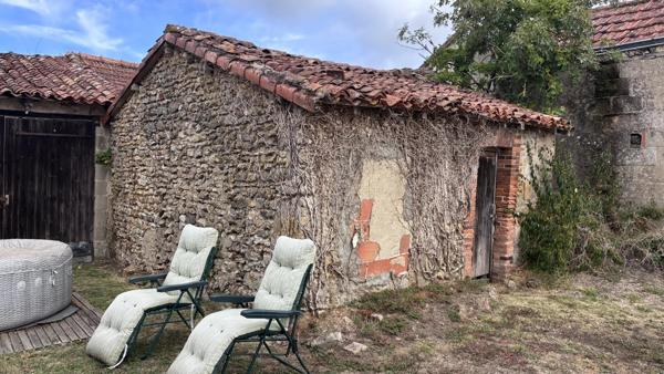 Maison de village meublée proche de L'Isle Jourdain