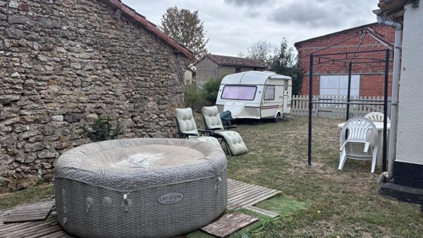 Maison de village meublée proche de L'Isle Jourdain