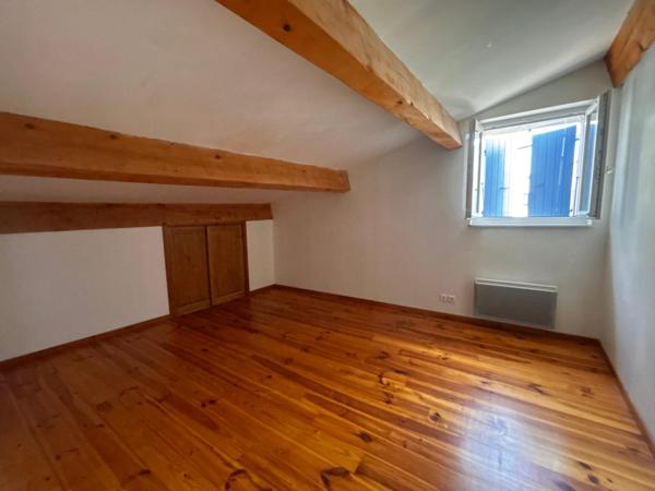 Ensemble immobilier avec beau terrain arboré