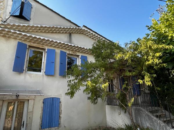 Ensemble immobilier avec beau terrain arboré