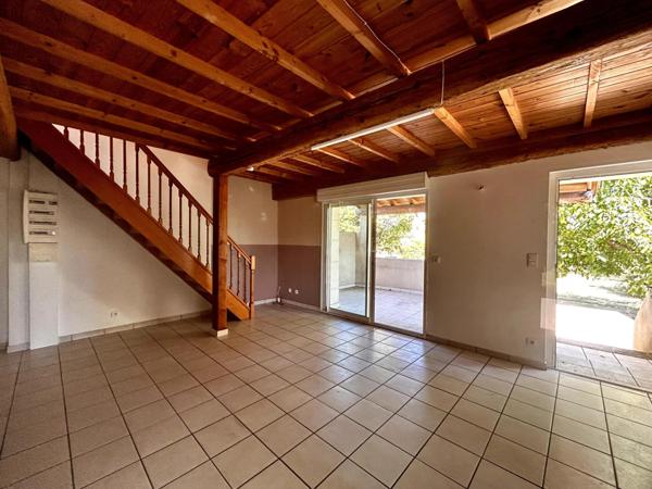 Ensemble immobilier avec beau terrain arboré